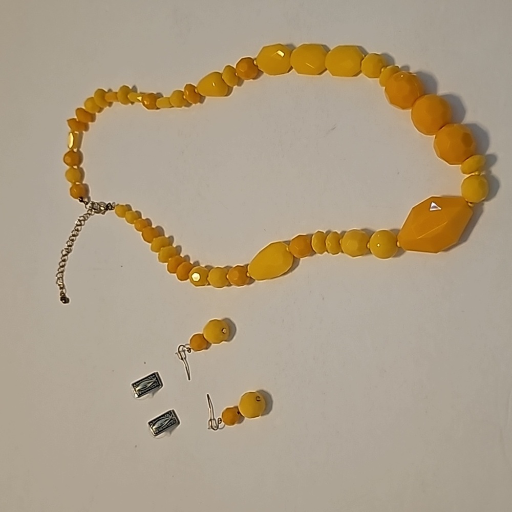 NEW! Necklace and 2 Pair Earring Set